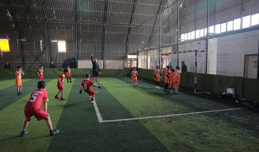İlkokullar arası 23 Nisan futbol turnuvası başladı