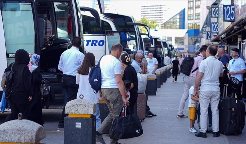 Yerli turistler 45,3 milyar lira seyahat harcaması yaptı