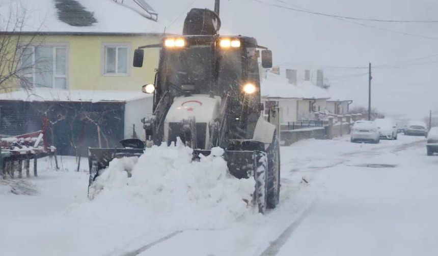 Kozaklı’da karla mücadele çalışmaları devam ediyor