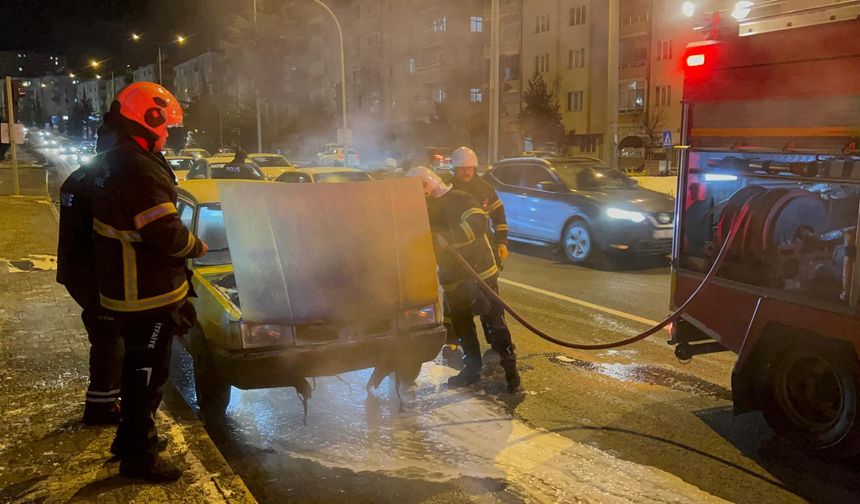 Nevşehir'de seyir halindeki otomobil alevlere teslim oldu