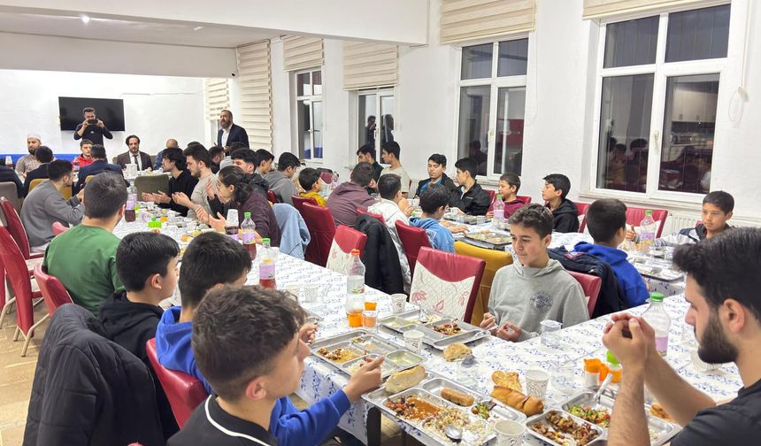 Öğrenciler iftar sofrasında buluştu