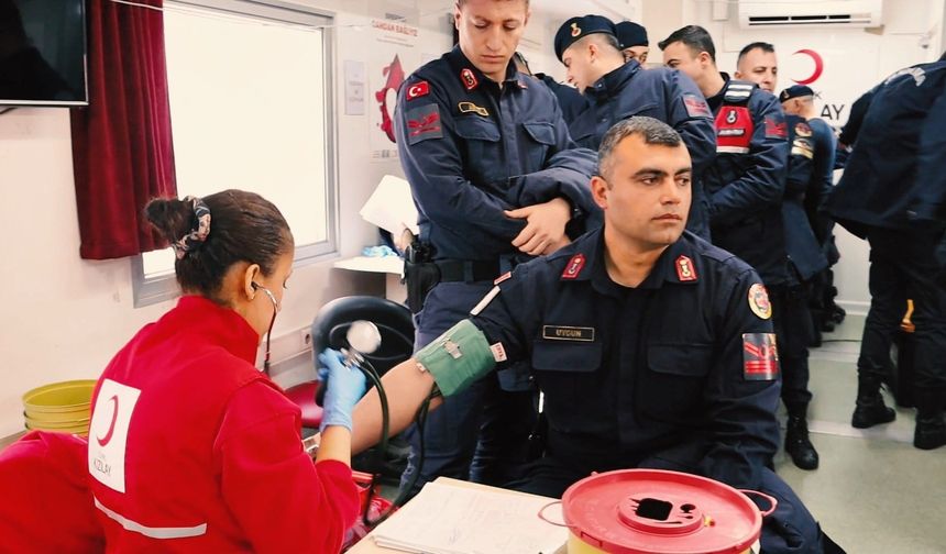 Jandarmadan Kızılay'a rekor kan bağışı