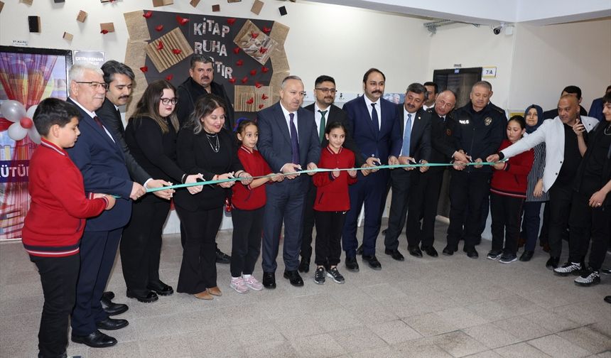 Gönüllülerin kurduğu kütüphane hizmete açıldı