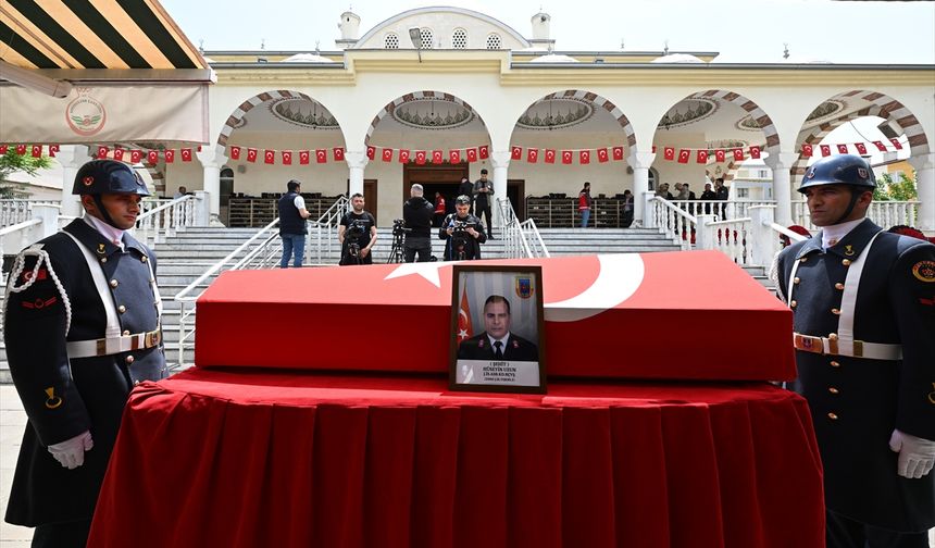 Şehit Hüseyin Uzun Gaziantep'te toprağa verildi (video)
