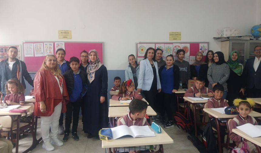 Lise öğrencileri minik öğrencilerin kalplerine dokundu