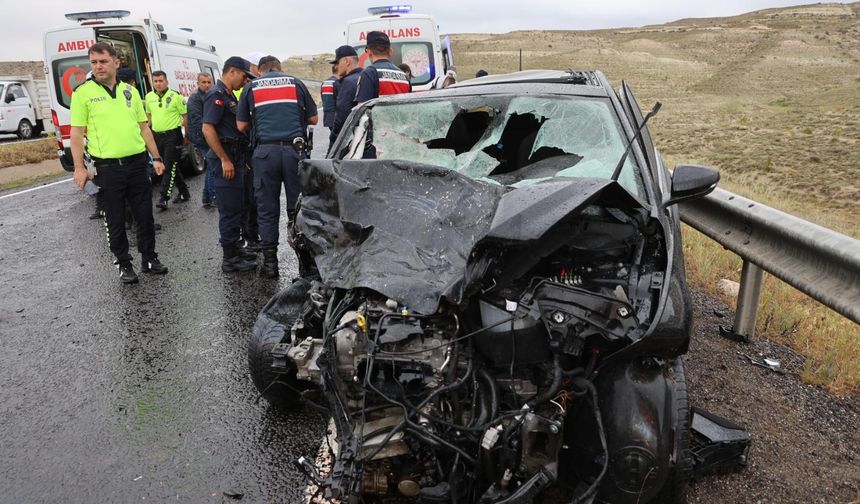 Kaygan yolda feci kaza! 3’ü ağır 7 yaralı