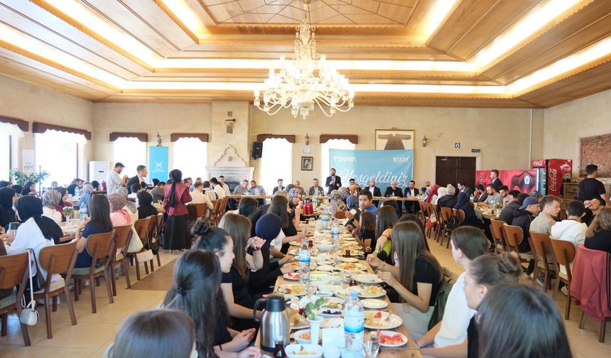 TÜGVA kahvaltıda gençlerle buluştu