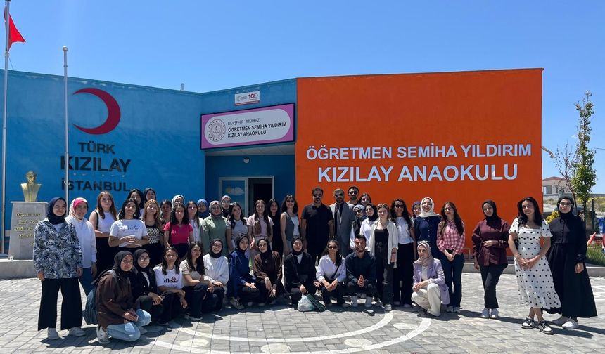 Üniversite öğrencileri miniklerle buluştu