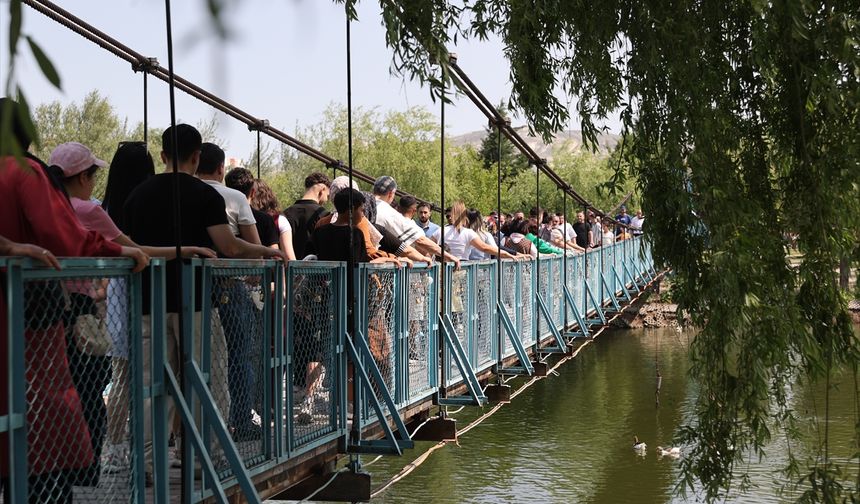 Avanos'un tarihi köprüsü esnafın yüzünü güldürüyor
