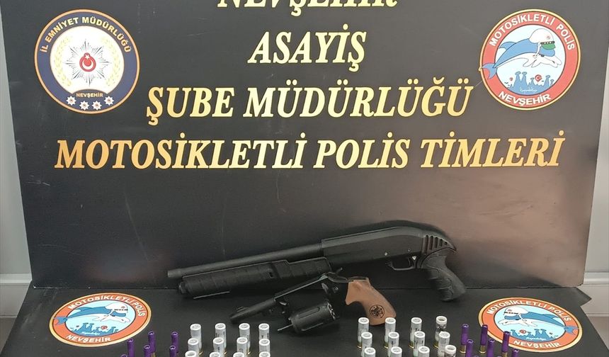 Şüpheli araçta ruhsatsız silah ve fişek ele geçirildi