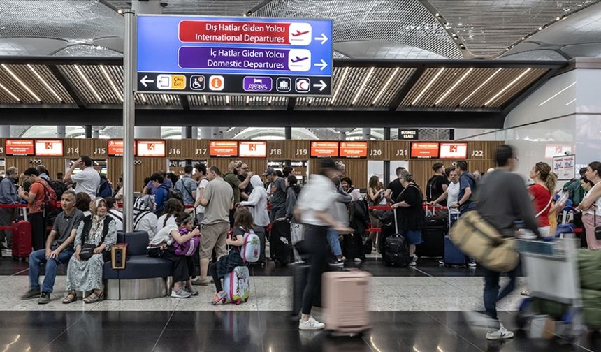 Bakan Uraloğlu duyurdu: Bayramda havayoluna 365 ek sefer!