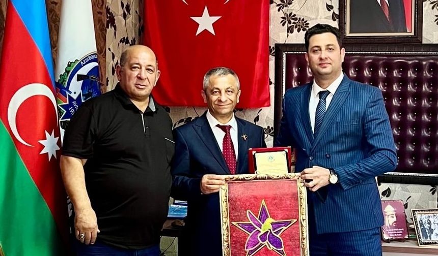Prof. Dr. Himmet Karadal, Karabağ Şehitlerinin Sembolü ile Onurlandırıldı