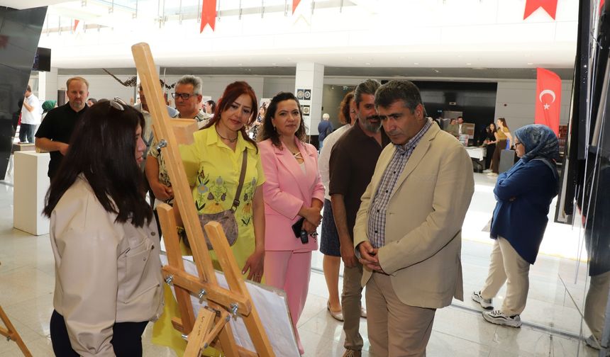 Yılsonu mezuniyet sergisi sanatseverlerle buluştu