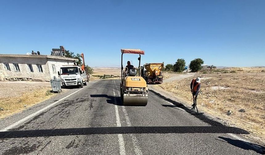 Özel İdare ekipleri yolları yenilemeye devam ediyor