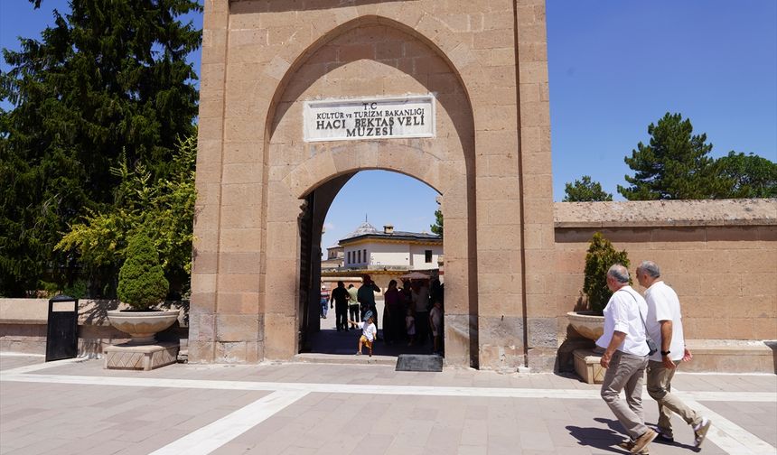 Hacı Bektaş Veli sözleri ve düşünceleriyle insanlığa yol gösteriyor