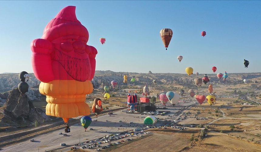 Kapadokya'da balon festivaline rüzgar engeli