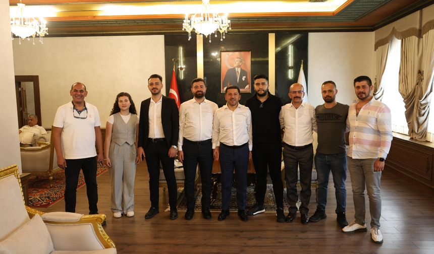 Anahtar Parti gençlerinden Başkan Arı’ya ziyaret