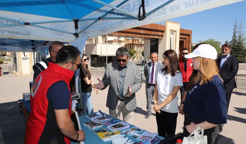 Rektör Aktekin’den Emniyet Müdürlüğü standına ziyaret