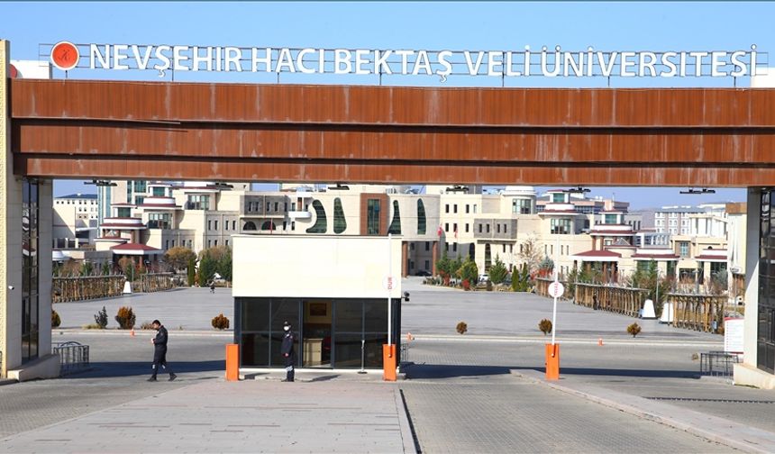 NEVÜ’den 20 öğrenciye kitap hediyesi