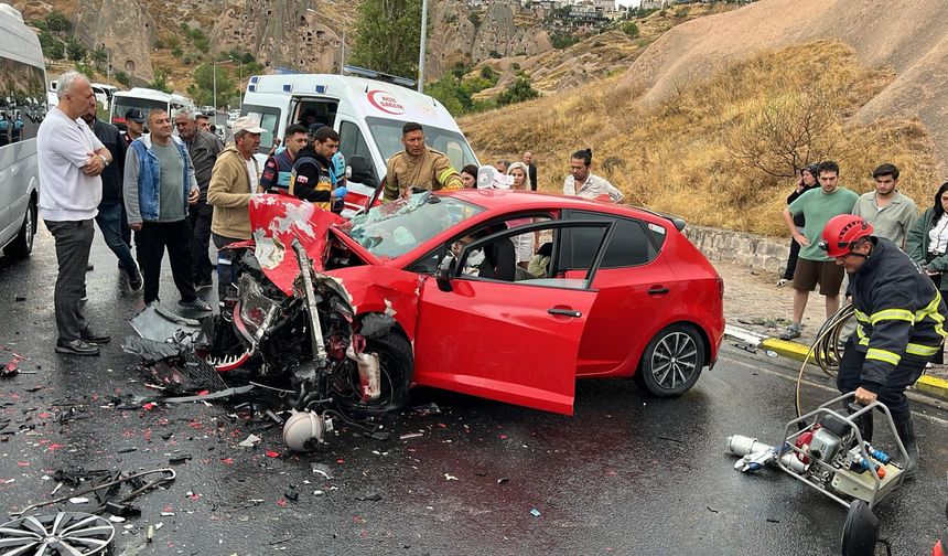 Turistleri taşıyan minibüs kaza yaptı: 6 yaralı