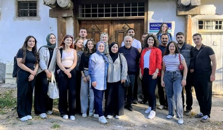Öğrenciler kerpiç evlerin mimari özelliklerini inceledi
