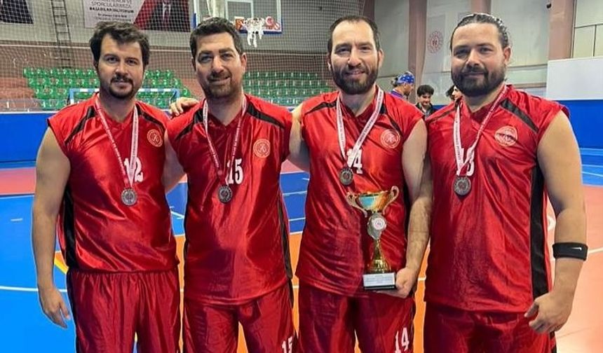 NEVÜ basketbol takımından Nevşehir derecesi