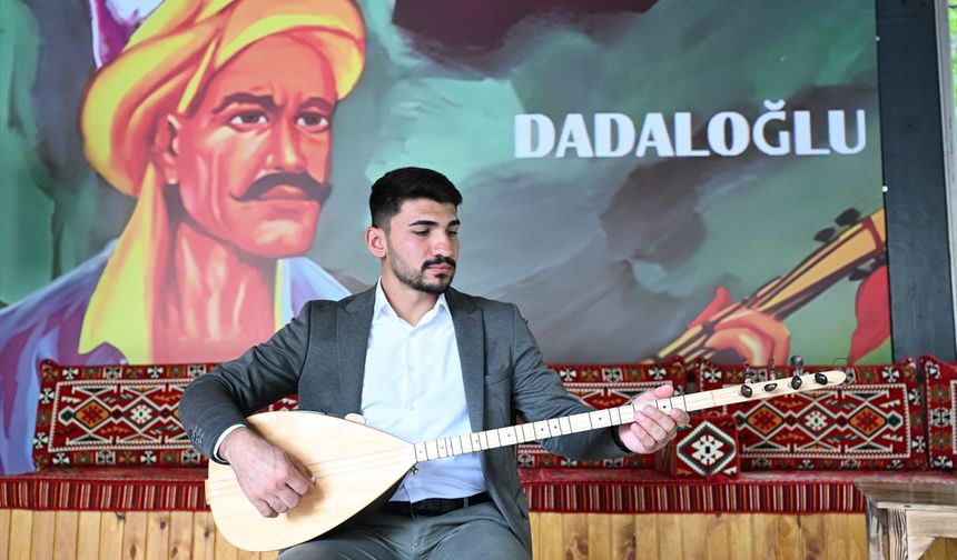 Genç ozan diyar diyar gezip aşıklık kültürünü yaşatıyor