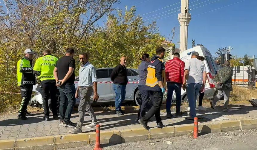 Doktor aracı ile ambulans çarpıştı: 7 yaralı (video)