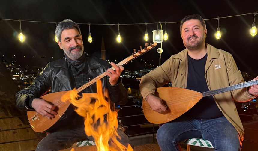Emre Çalışkan ve Uğur Işılak’tan türkü dolu Kapadokya gecesi