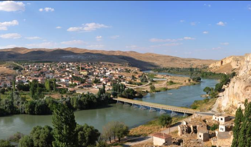 TARİHLE SUYUN BİRLEŞTİĞİ YER SARIHIDIR KÖYÜ