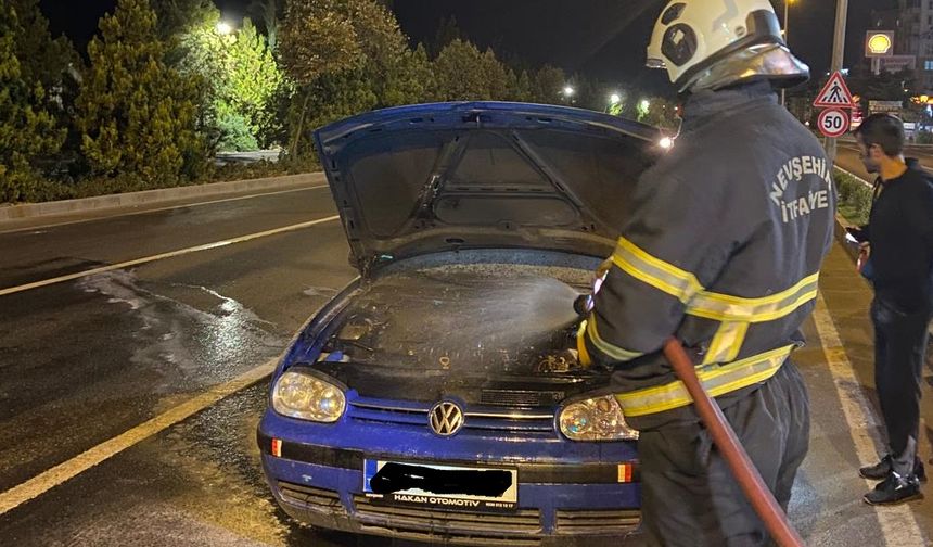 Nevşehir'de seyir halindeki otomobil alev aldı