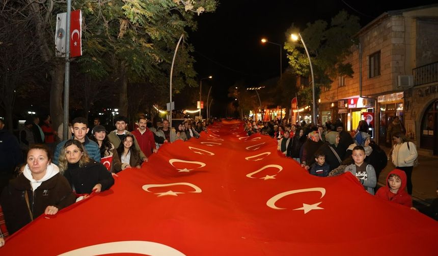 Avanos’ta sokaklar kırmızı-beyaza büründü