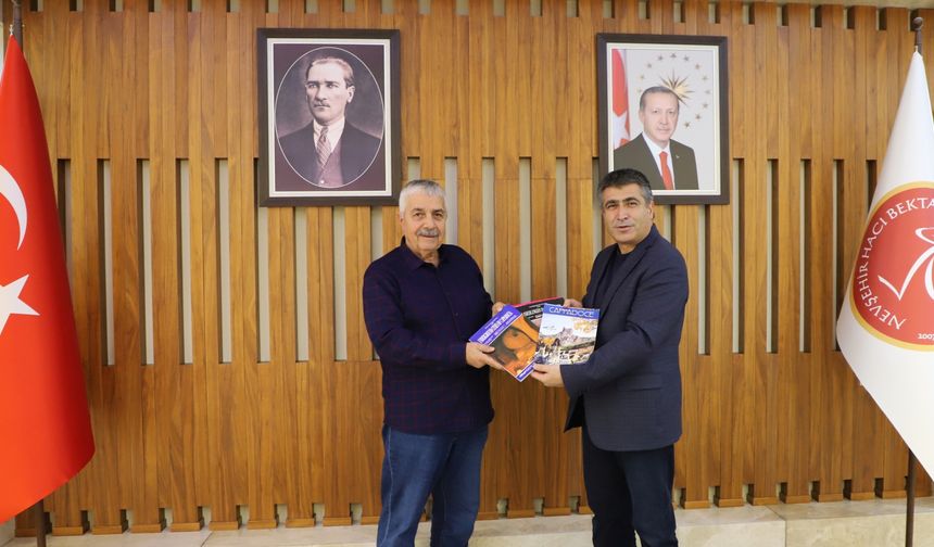 İş insanı Selami Küsmez’den NEVÜ’ye çok dilli kitap bağışı