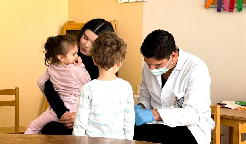 Miniklere diş fırçalama alışkanlıkları anlatıldı