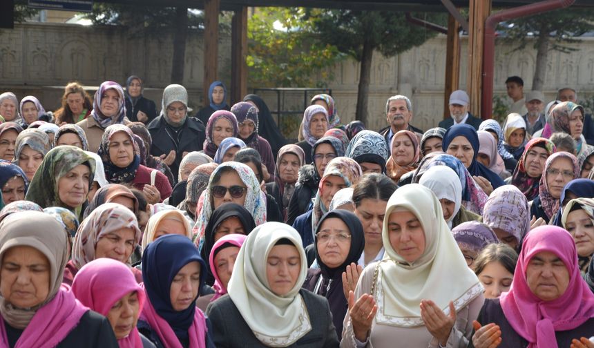 Ürgüplü umreciler dualarla yola koyuldu