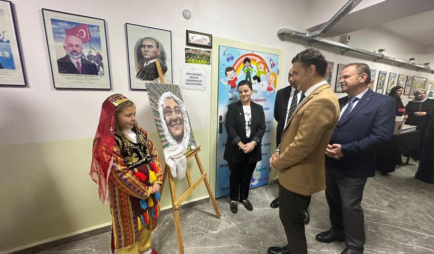 Minikler atık malzemeleri sanata dönüştürdü