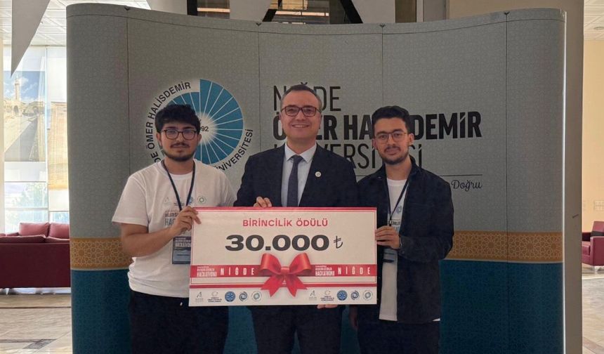 NEVÜ’nün gururu NevCode, Niğde’den birincilikle döndü