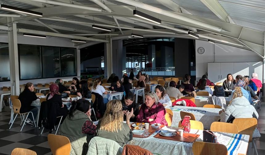 Veli ve öğretmenler öğrencilerin gelişimi görüştü