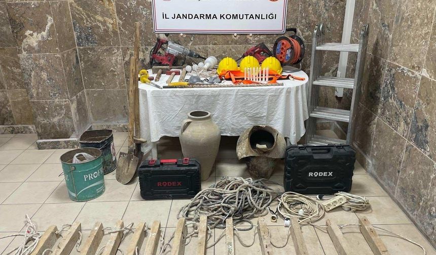 İzinsiz kazıya suçüstü! 3 gözaltı