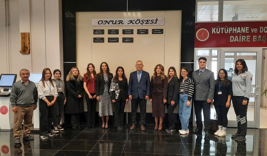 NEVÜ kütüphanesine kitap bağışı