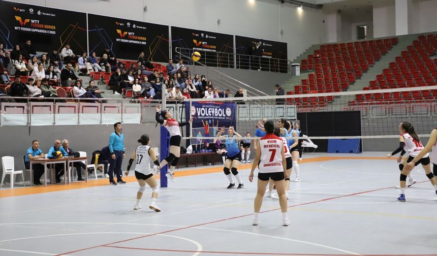 Nevşehir'de üniversiteler arası voleybol coşkusu