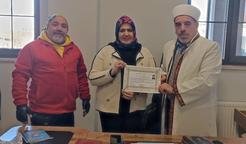 Müslüman arkadaşından etkilenip İslamiyet'i seçti