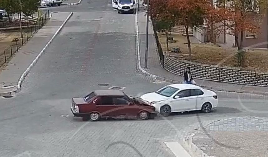 Nevşehir'de seyir halindeki araçlar çarpıştı