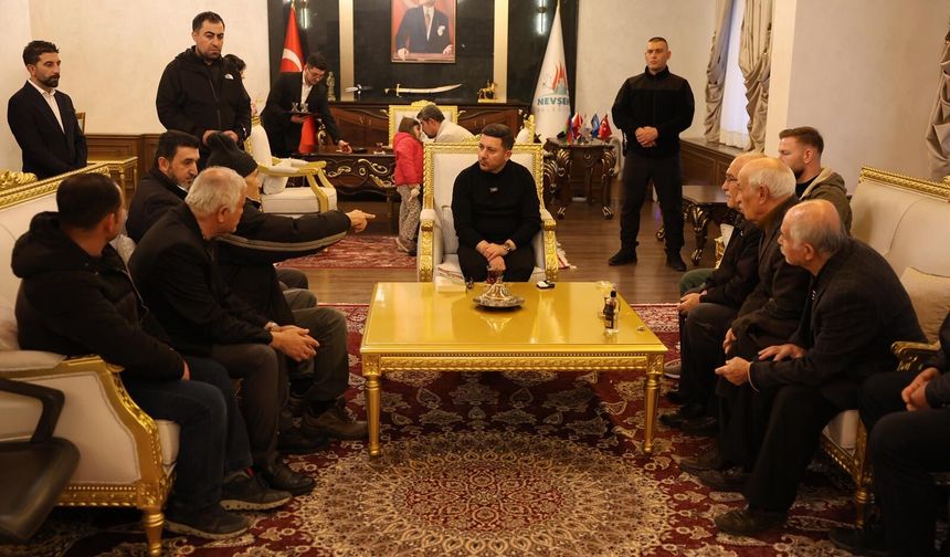 Başkan Arı halk gününde yoğun ilgi gördü