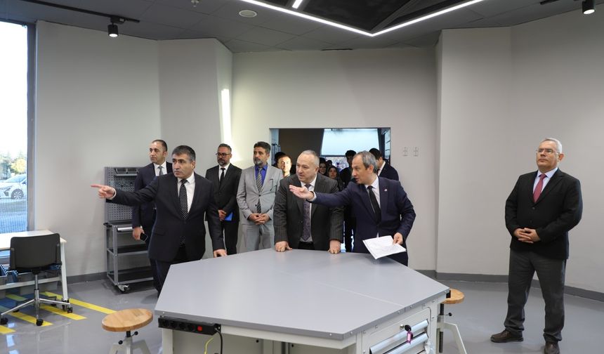 Teknoloji yarışmalarına hazırlık: NEVÜ’den yeni atölye