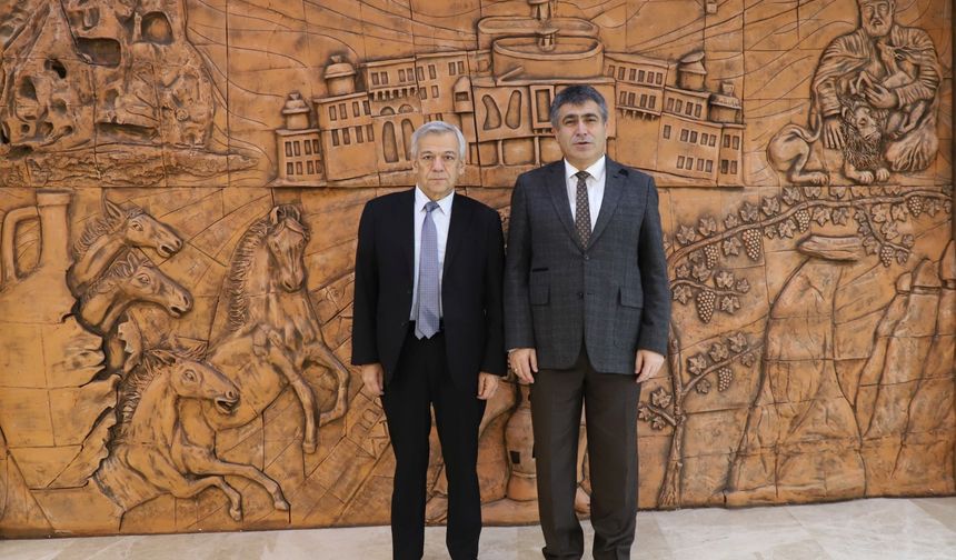 Pekin Yunus Emre Enstitüsü Müdürü Sarıtaş’tan Rektör Aktekin’e ziyaret