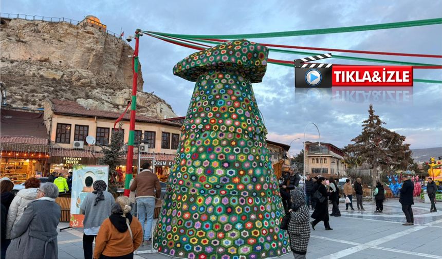 2 bin 500 motif Ürgüp meydanında peribacası oldu