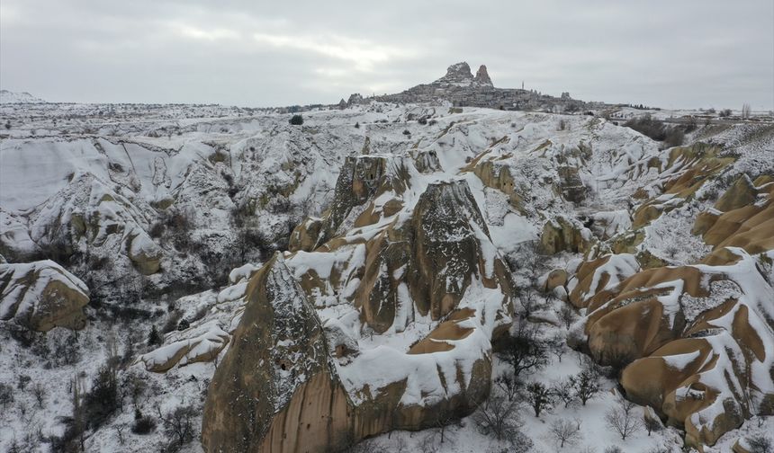 Kapadokya’da kış masalı: Kar eşsiz görüntüler ortaya çıkarttı