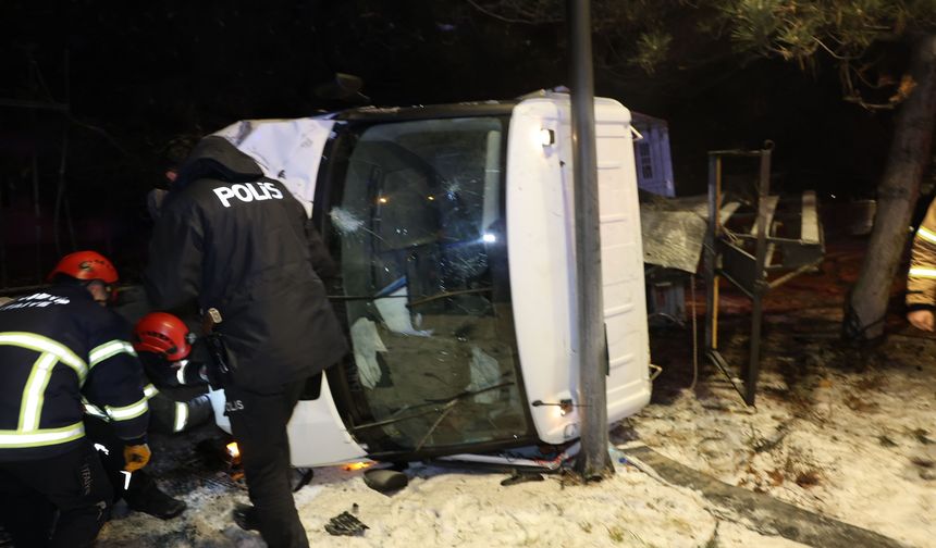 Nevşehir’de hatalı sollama faciası: Kamyonet devrildi, 4 kişi yaralandı