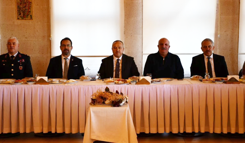 Vali Fidan gazetecilerle kahvaltıda buluştu